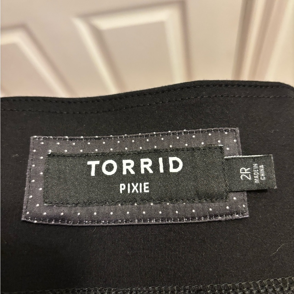 Torrid Size 2 Jet Black Pixie Pants - image 4